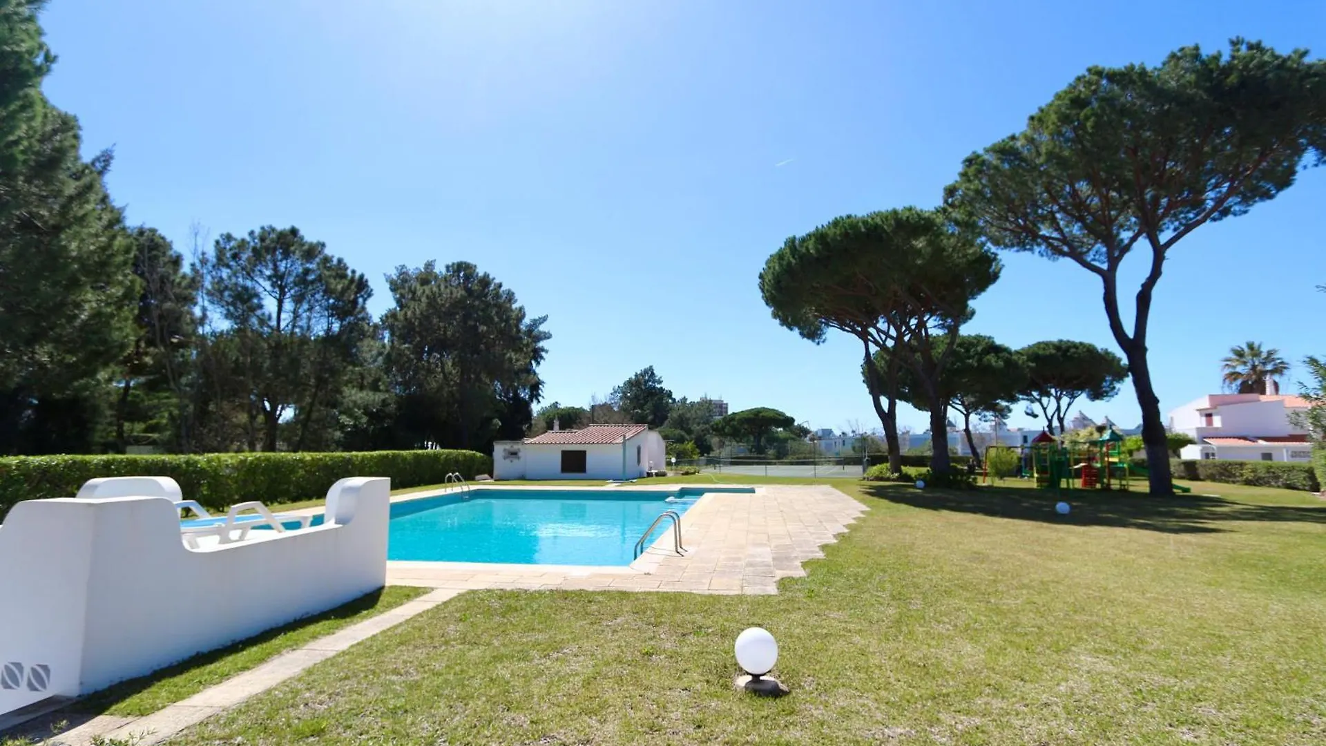 Fig Villa- Cleverdetails, Sleep 8, Pool, Children Playground, Tenis Court Vilamoura Villa